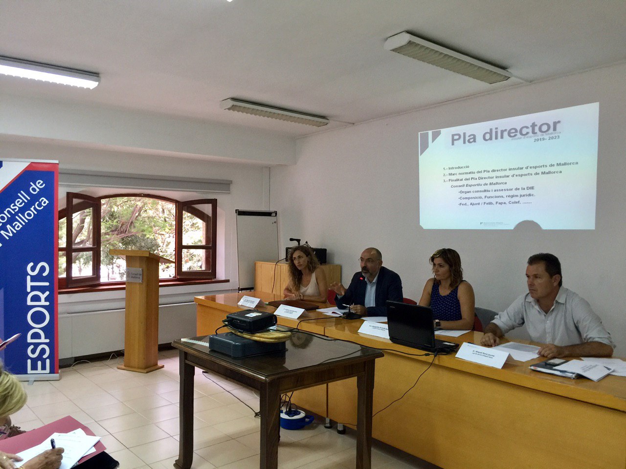 Reunió del conseller executiu Andreu Serra i la directora insular Marga Portells amb els presidents de les federacions esportives