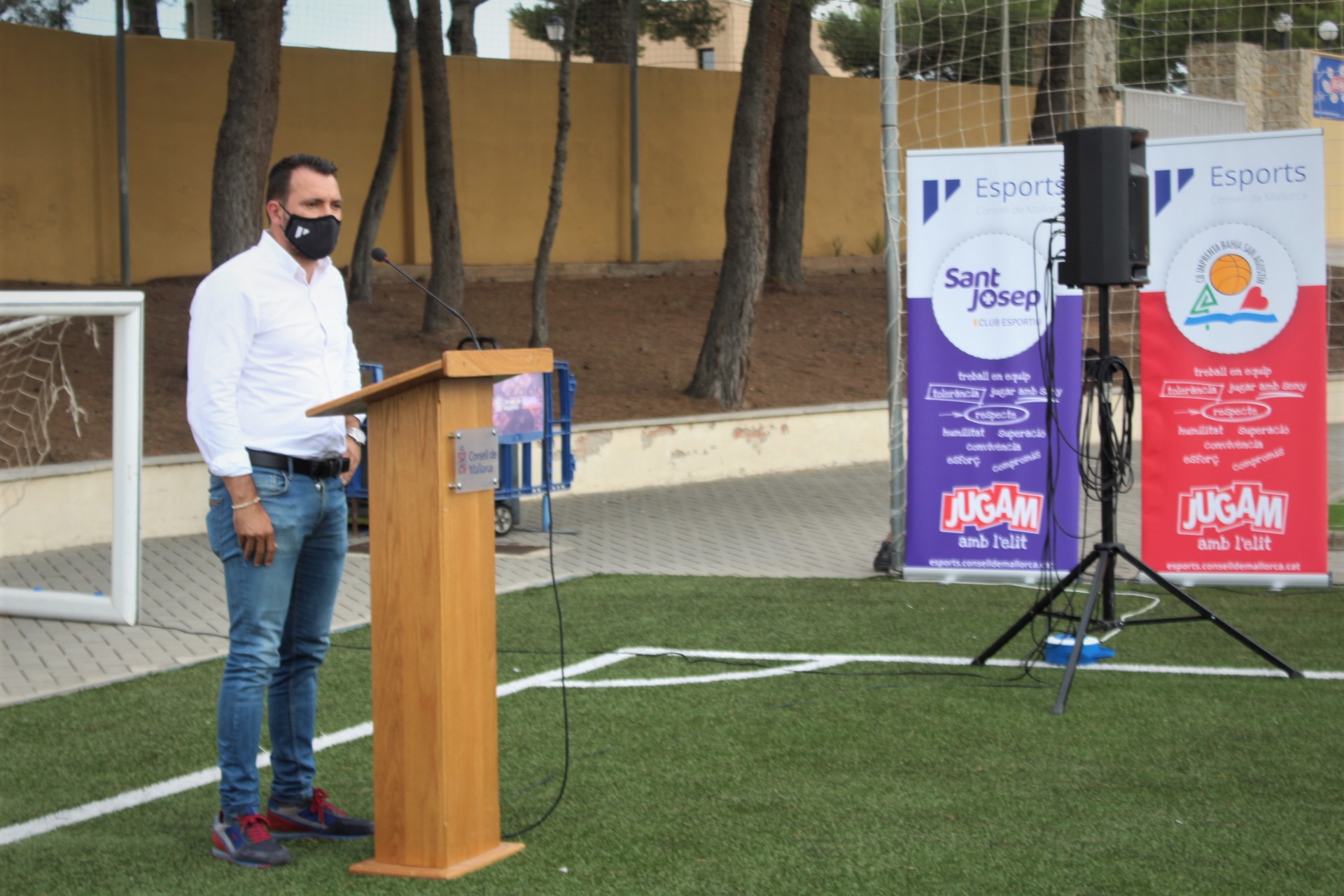 El director de Discaesports, Mariano Fernández, durant la presentació dels resultats del programa «Jugam amb l’elit».
