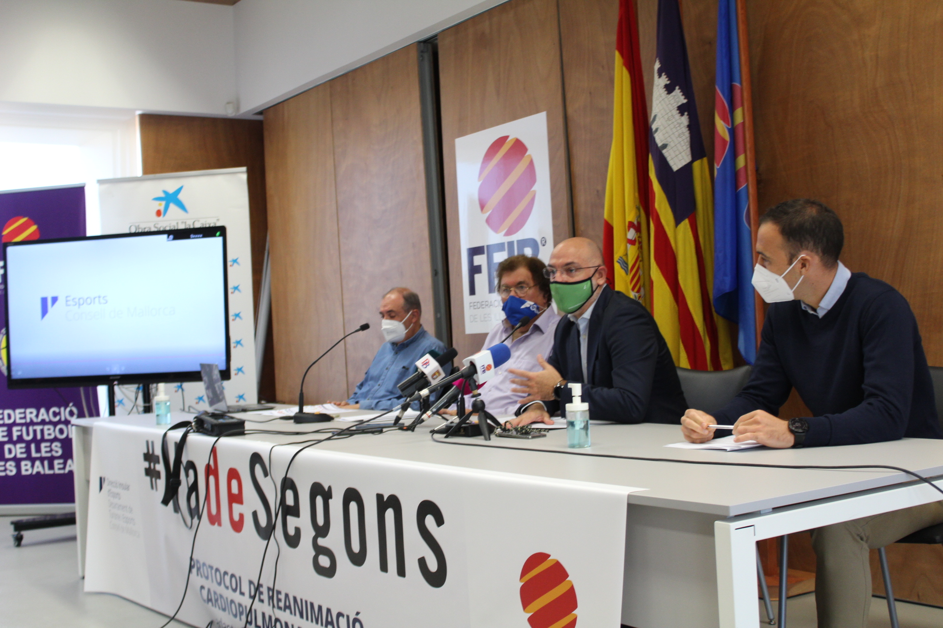 Presentación de la campaña #VadeSegons.