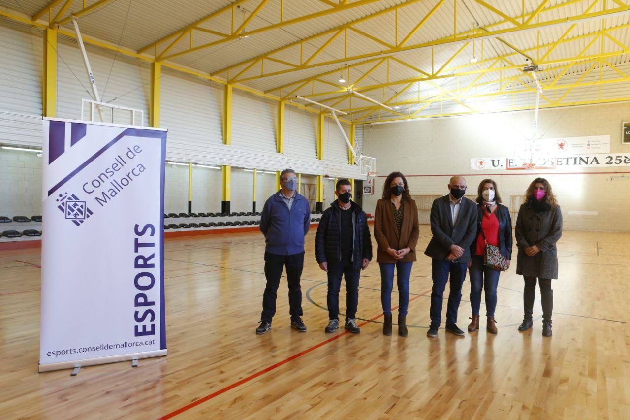 Visita a la reforma del pabellón deportivo de Lloseta.