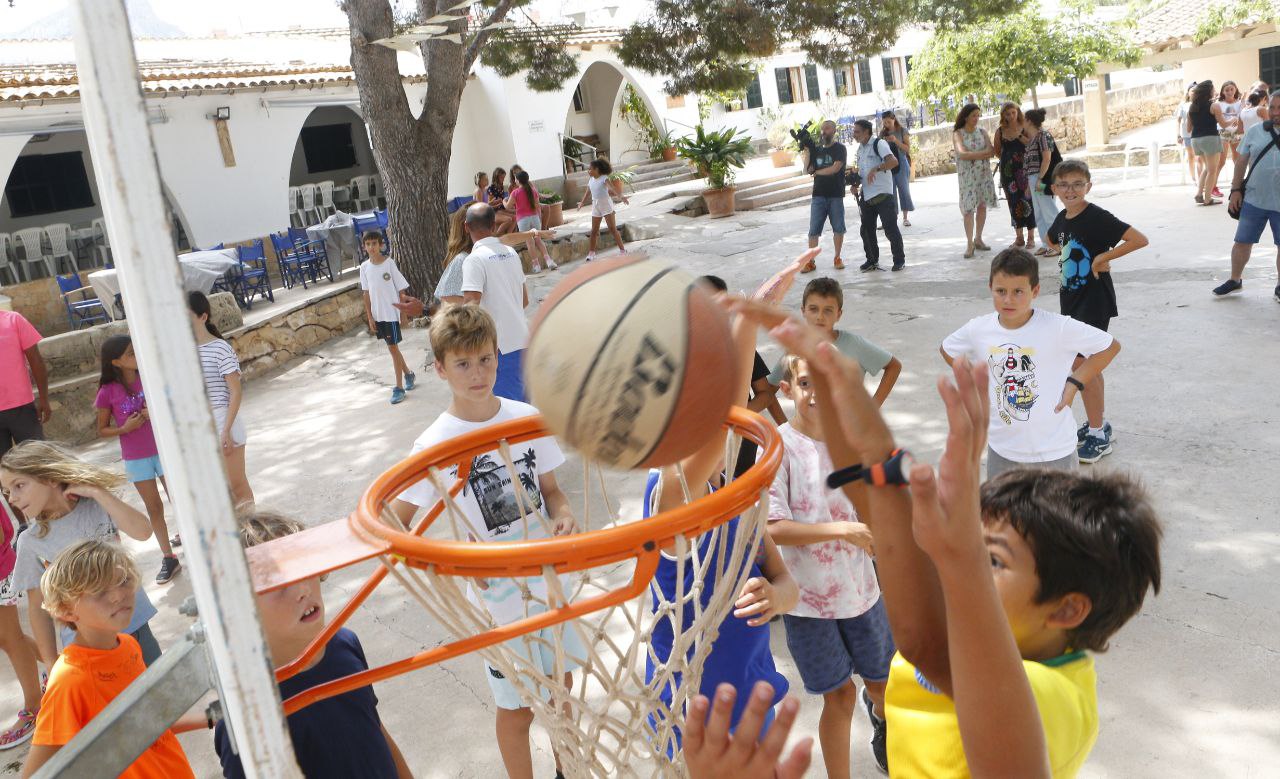 Visita a l'Acampaesport a la Colònia de Sant Pere.