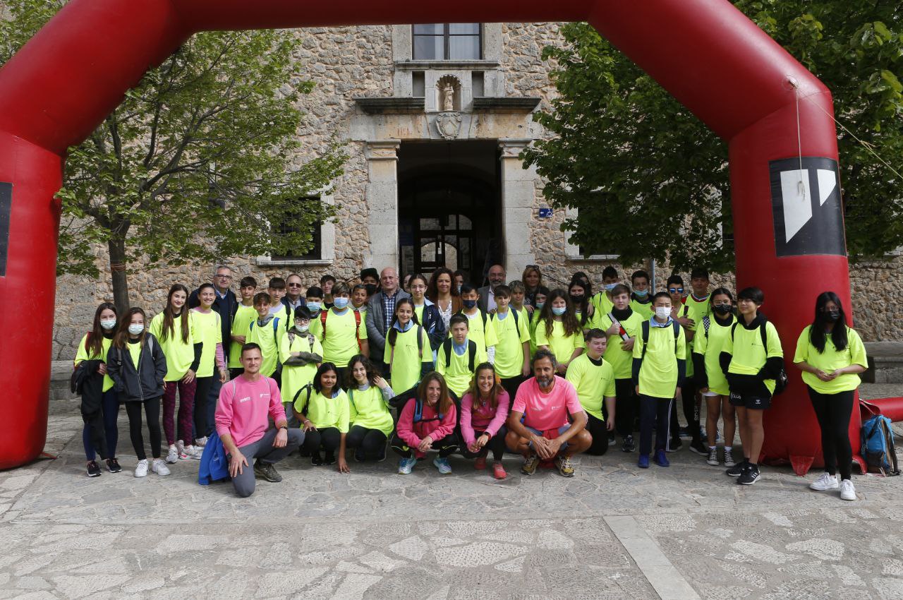 L’acte ha començat a les 10.00 hores del matí amb la sortida d’un grup de 55 infants del centre escolar Sant Francesc d’Assís de Manacor, que han participat a l’activitat de senderisme 'Suma’t'.