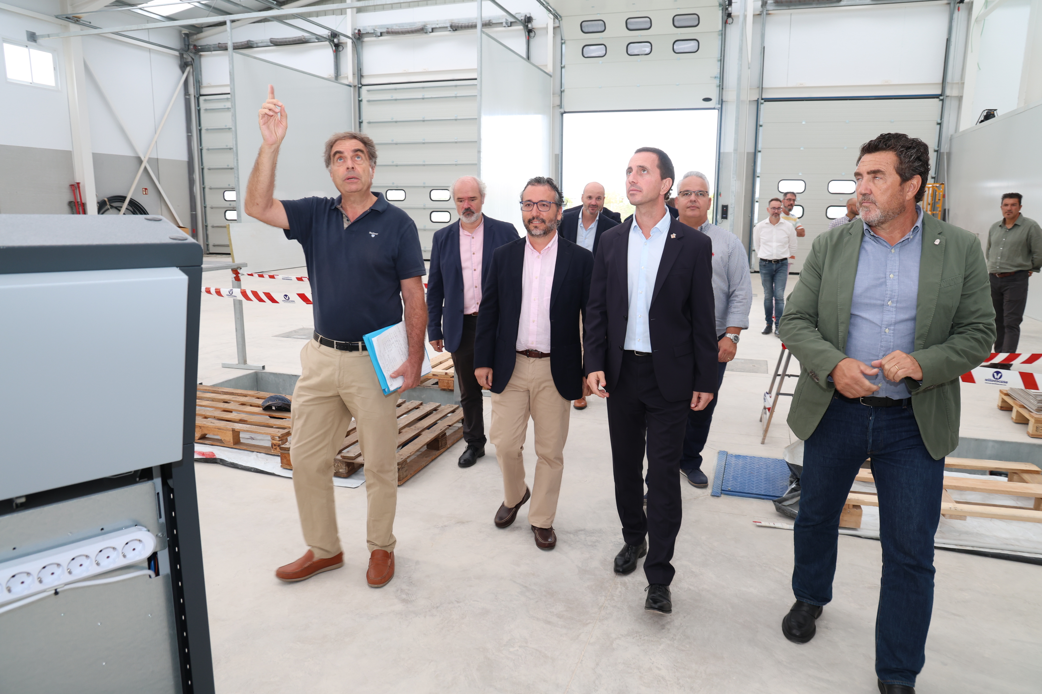 El president del Consell, Llorenç Galmés, durant la visita a la nova ITV de Calvià que obrirà les portes els propers mesos.