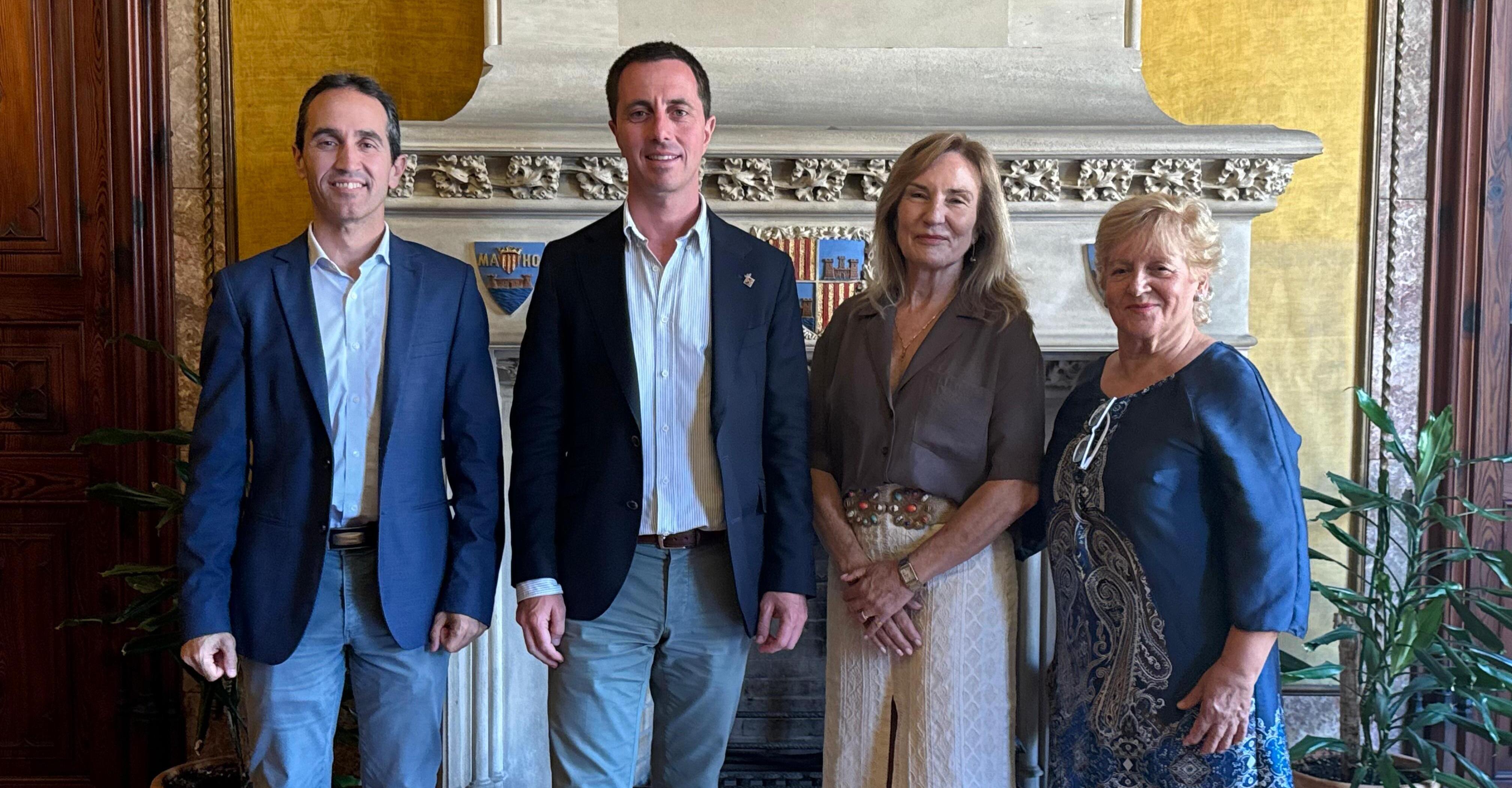 El presidente del Consell de Mallorca, Llorenç Galmés, recibe en audiencia a la nueva presidenta del Club Elsa, Ana Carmen Marín.