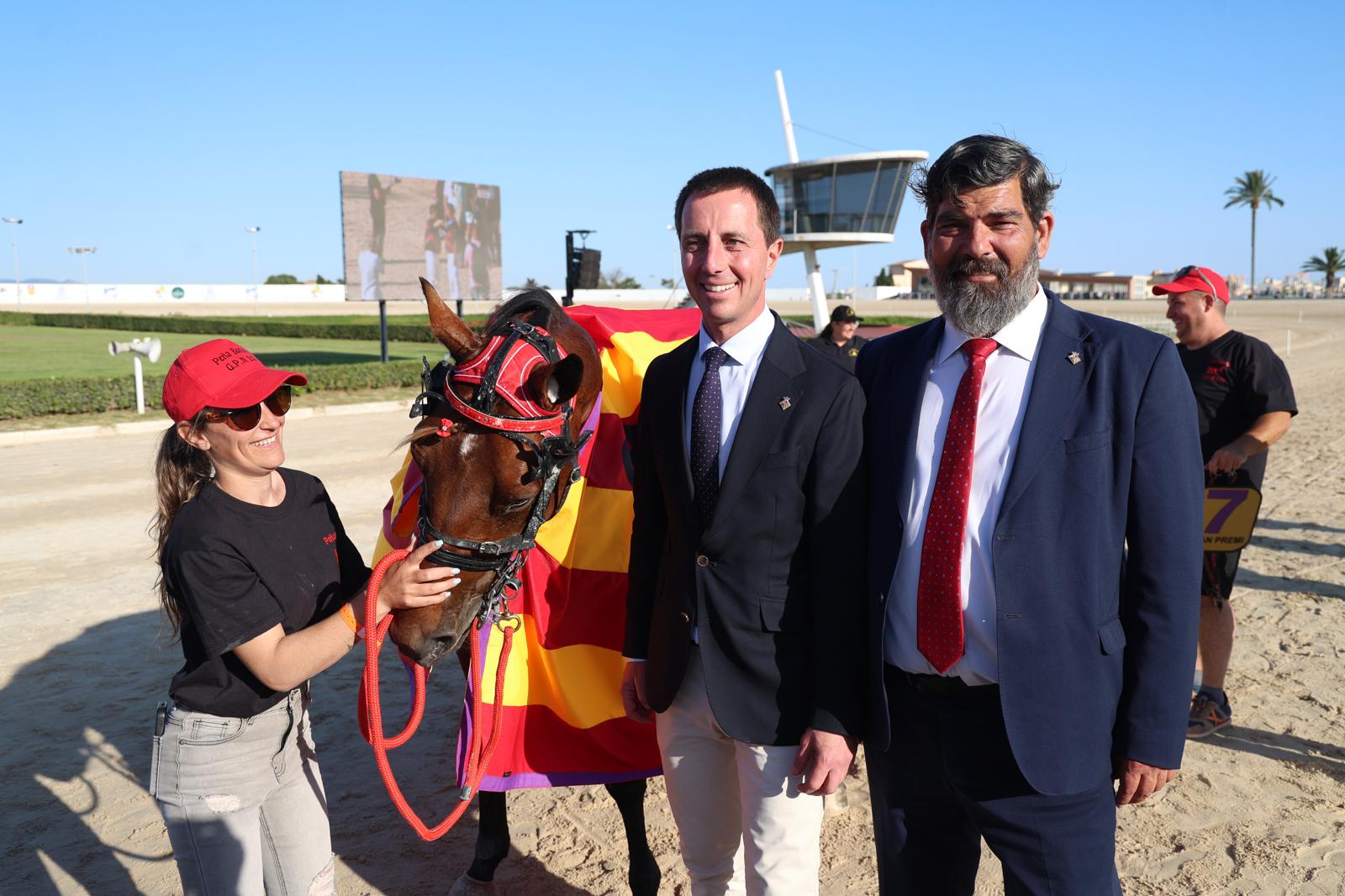 El presidente del Consell de Mallorca, Llorenç Galmés, y el vicepresidente segundo y consejero de Medio Ambiente, Medio Rural y Deportes, Pedro Bestard.