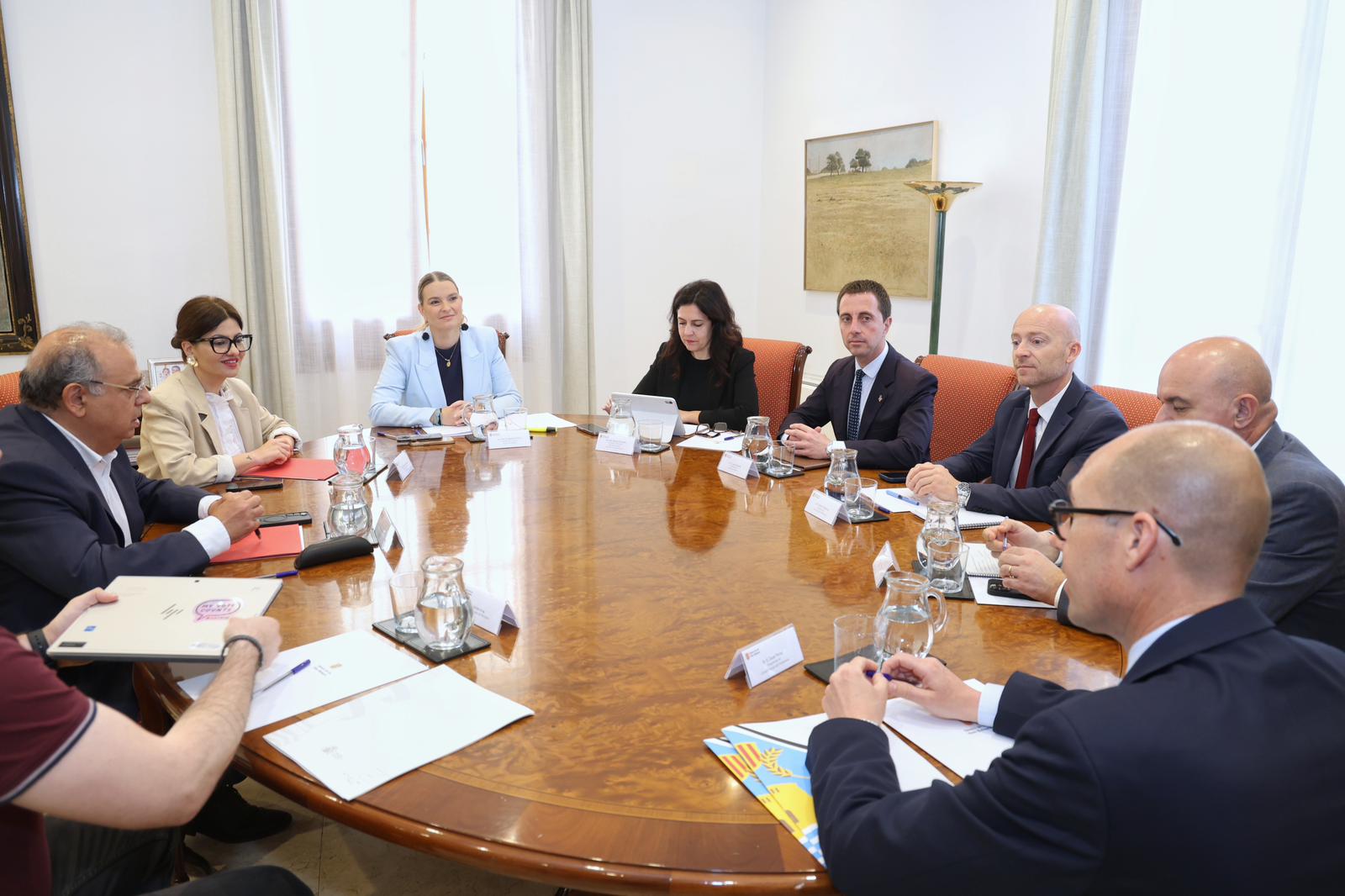 Reunión de la presidenta Prohens y el presidente Galmés con la ministra de Infancia y Juventud, Sira Rego.