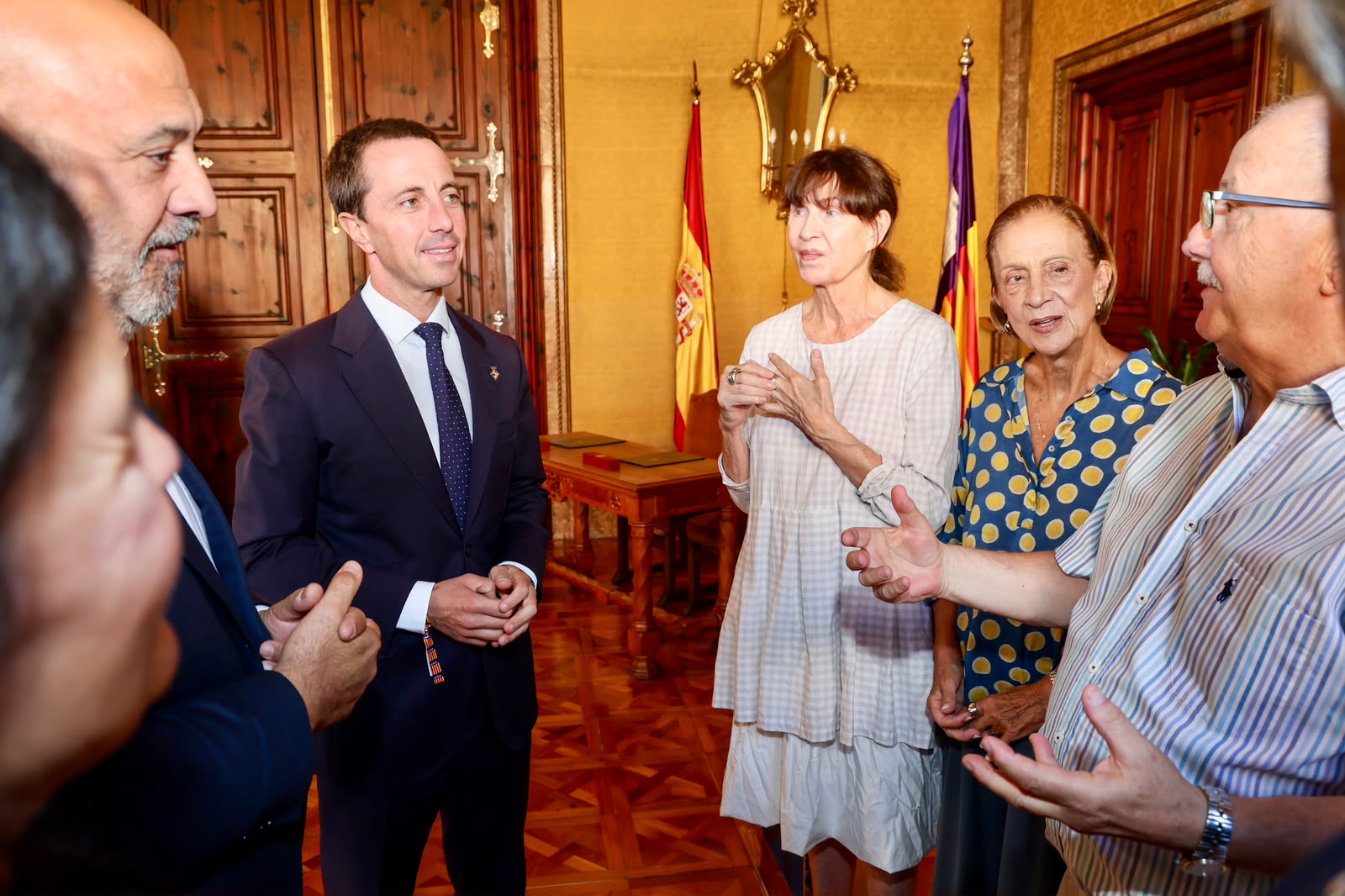 Firma del protocolo entre el Consell de Mallorca y el Ayuntamiento de Palma para la cesión de unos terrenos en Cala Major para hacer un nuevo espacio verde.