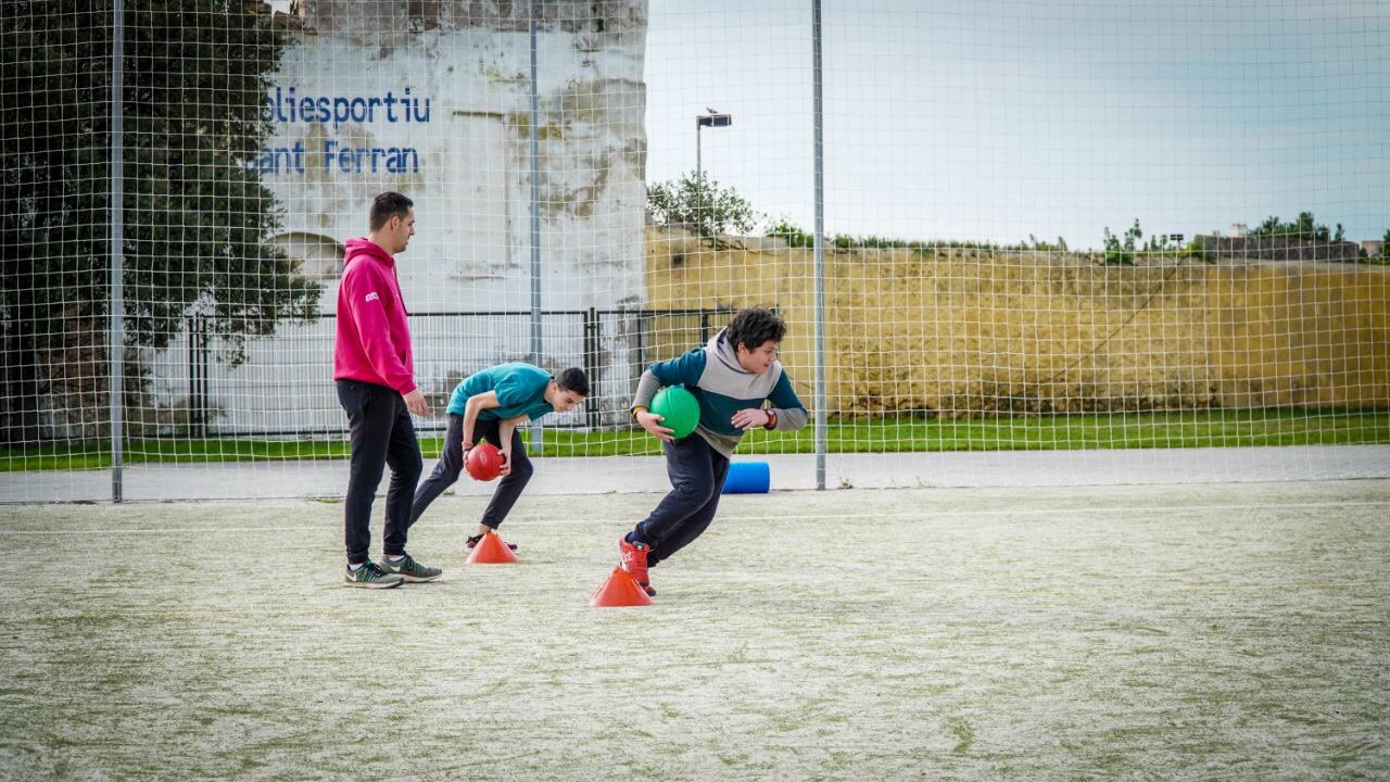 El Consell treballa amb grups de joves en risc d’exclusió social, mitjançant el programa «IESportiu» adreçat a instituts públics.