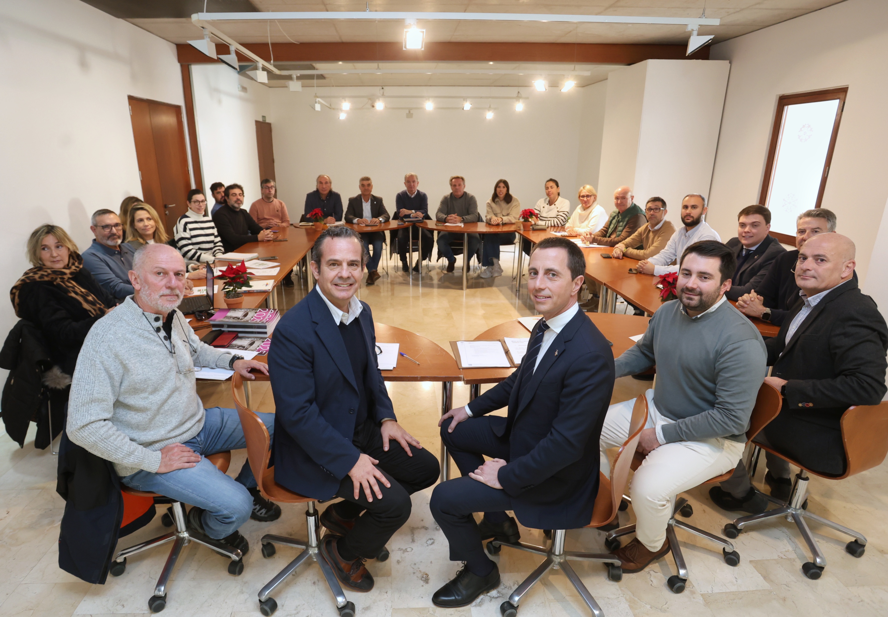 El president Llorenç Galmés presidint la Mesa de Batles de Mallorca.