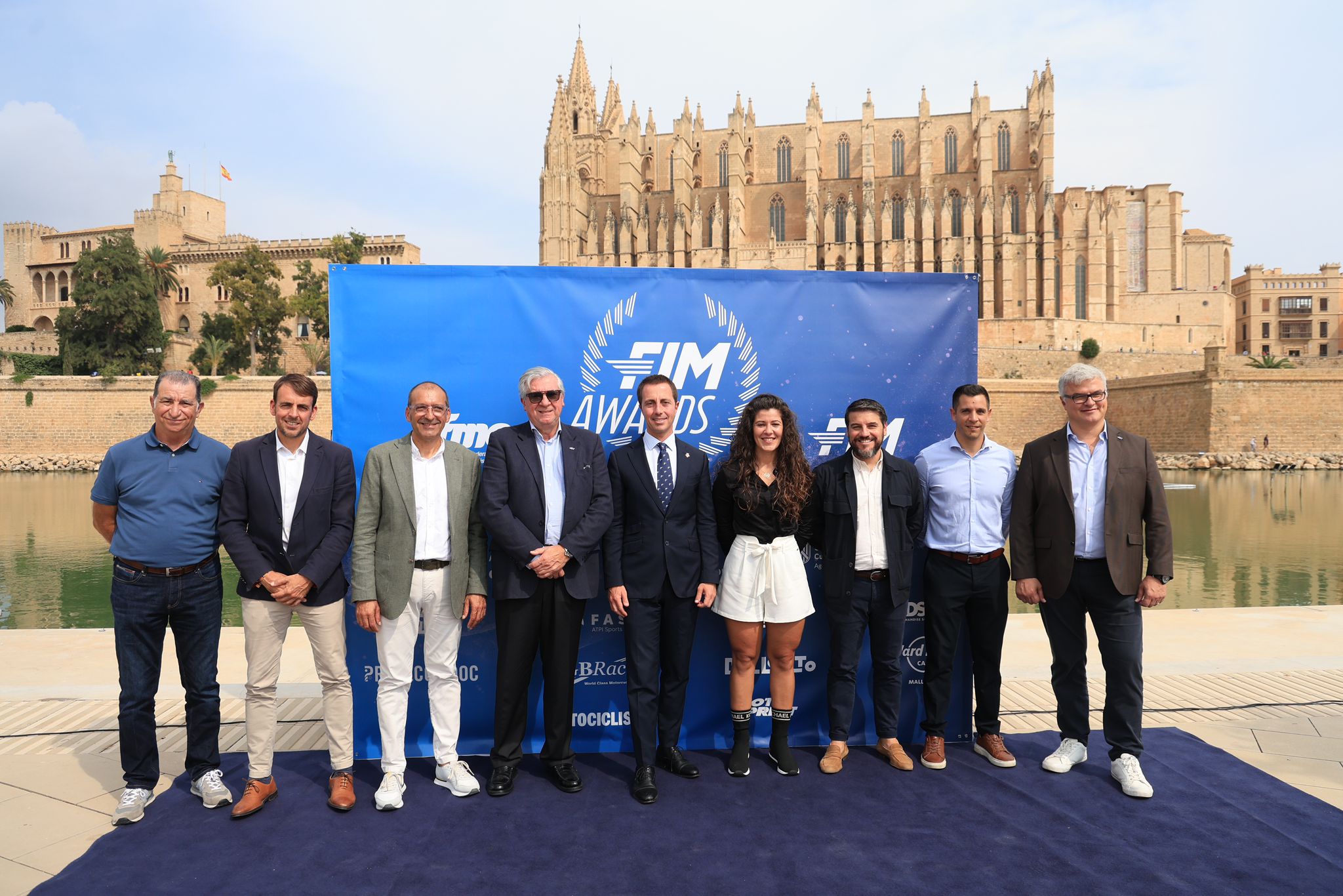 Foto de grup després de la presentació.