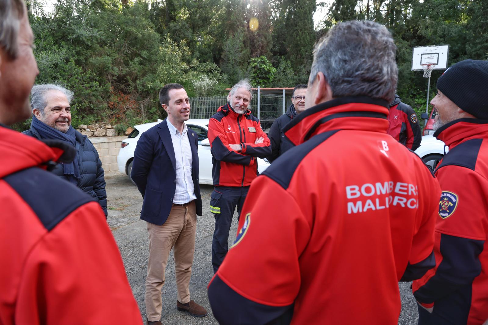 Llorenç Galmés amb els Bombers de Mallorca durant la Setmana Santa