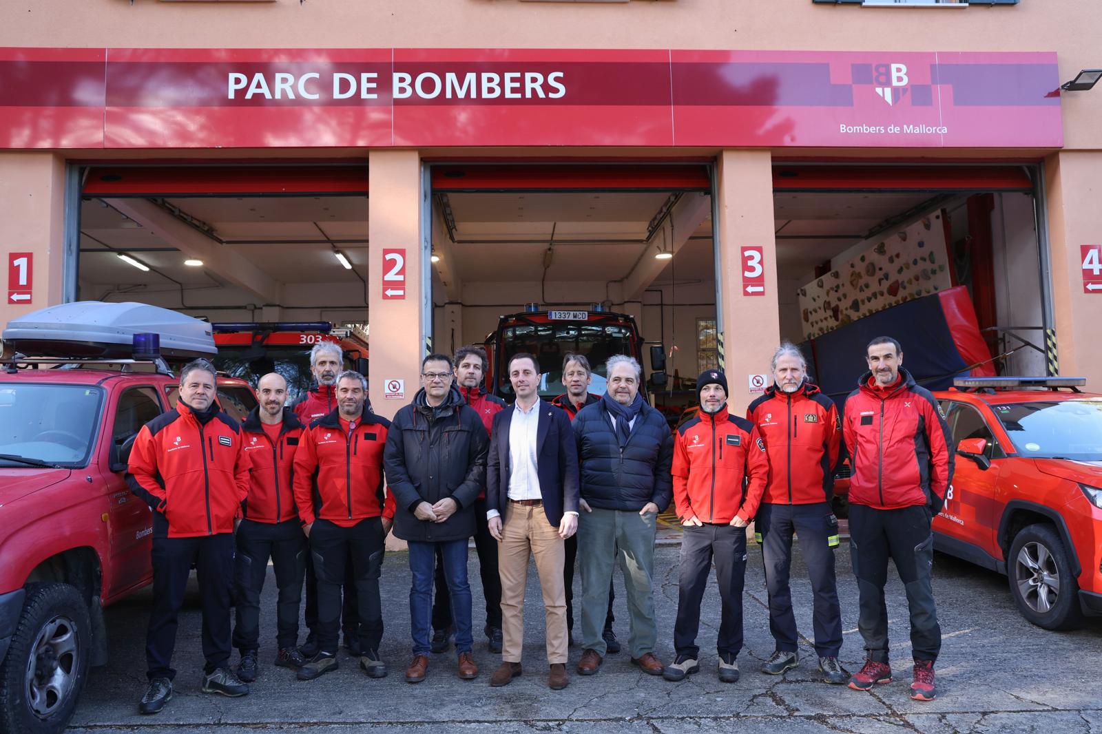 Llorenç Galmés amb els Bombers de Mallorca durant la Setmana Santa