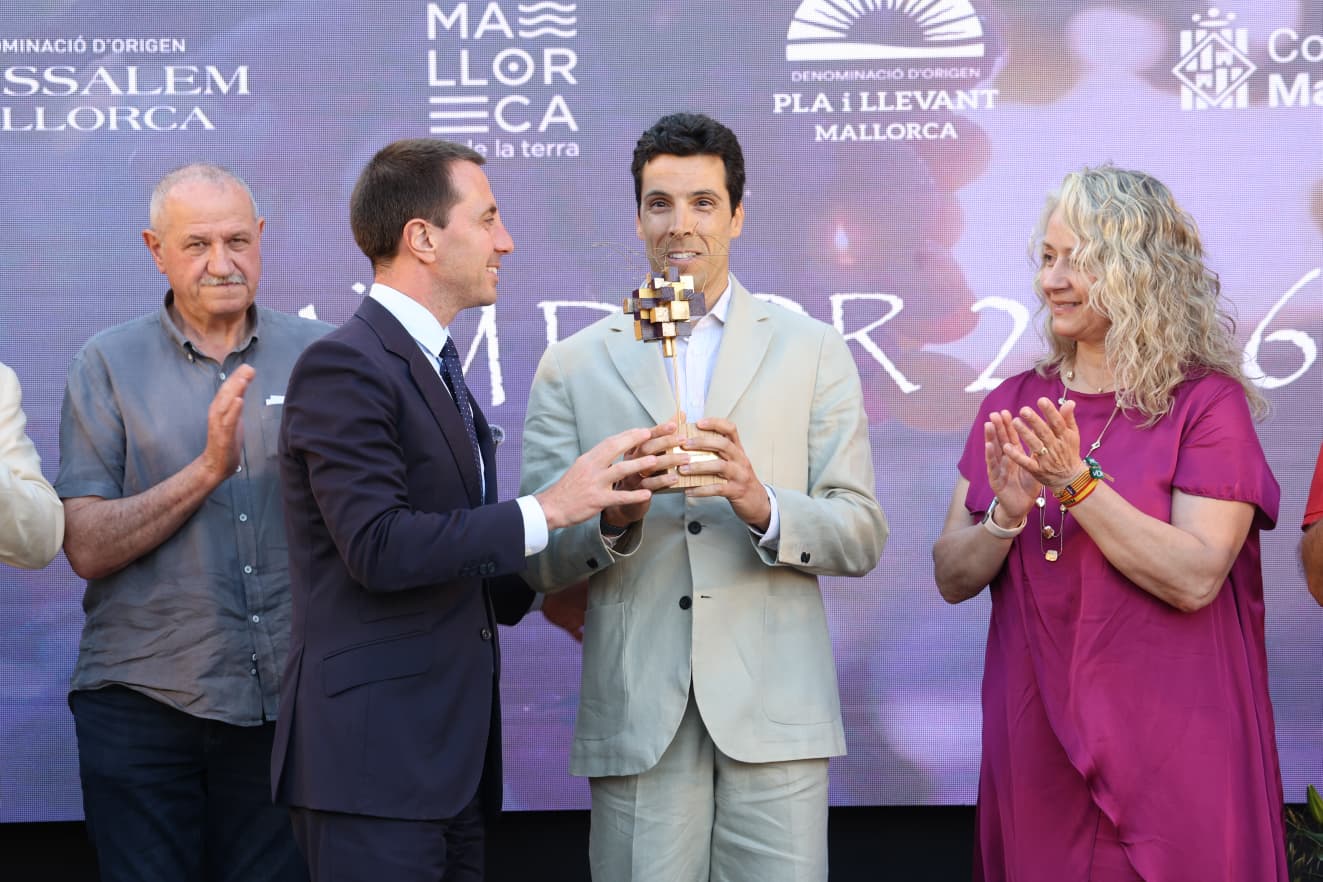 Lliurament del guardó a l'atleta paralímpic mallorquí Joan Munar