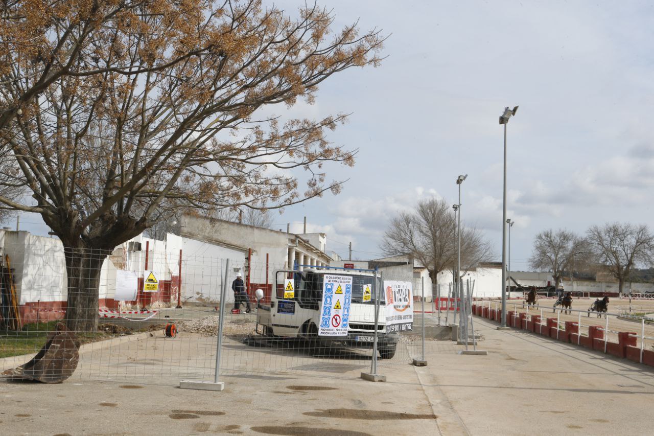  Visita a les obres que s’estan duent a terme a l’Hipòdrom municipal de Manacor. 