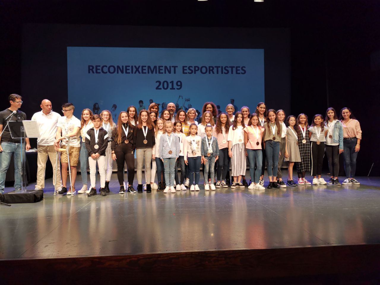 El Consell reconeix el mèrit de 172 joves esportistes i personal tècnic de setze federacions pels podis a campionats nacionals i internacionals.