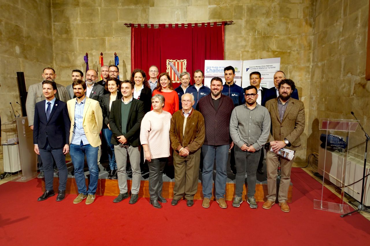 Foto de família de la presentació de la Challenge Ciclista Mallorca 2020.