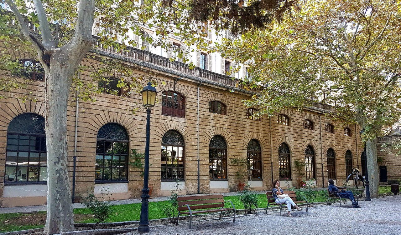 Biblioteca de Cultura Artesana del Centre Cultural la Misericòrdia