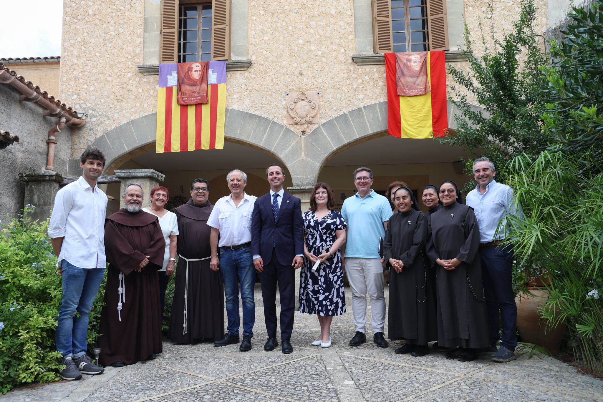 Imagen durante la visita a Petra del presidente del Consell de Mallorca, Llorenç Galmés