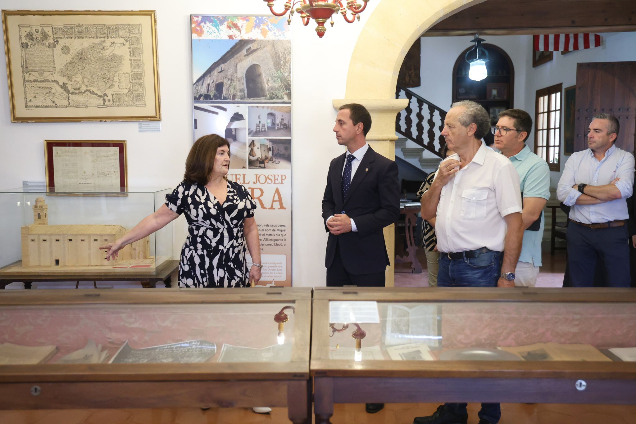 Imagen durante la visita a Petra del presidente del Consell de Mallorca, Llorenç Galmés