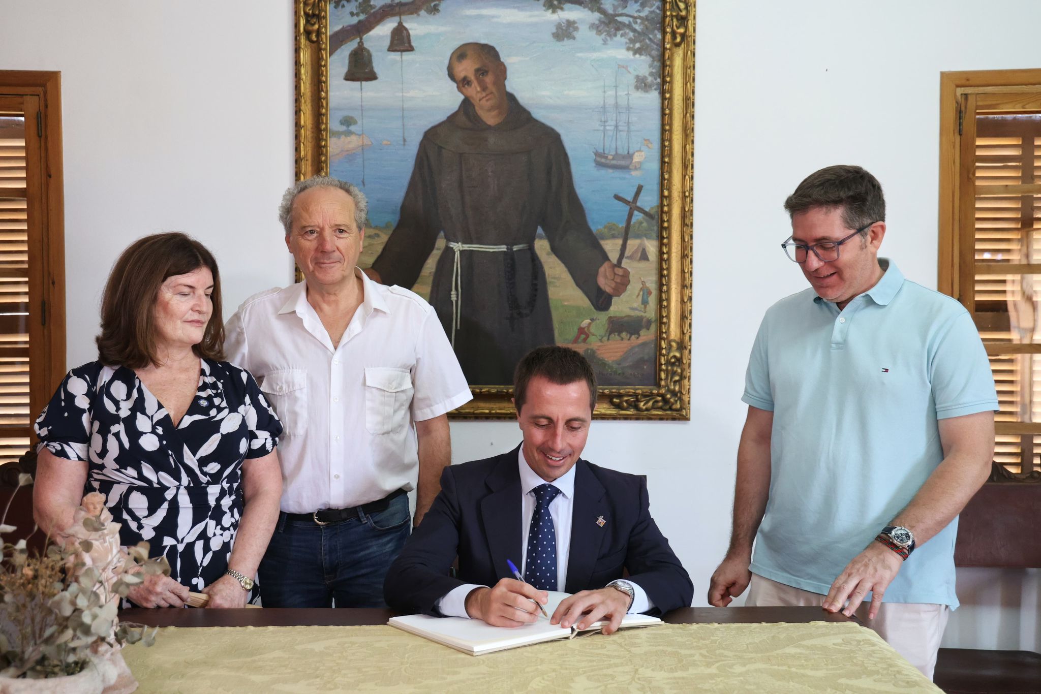 Imagen durante la visita a Petra del presidente del Consell de Mallorca, Llorenç Galmés