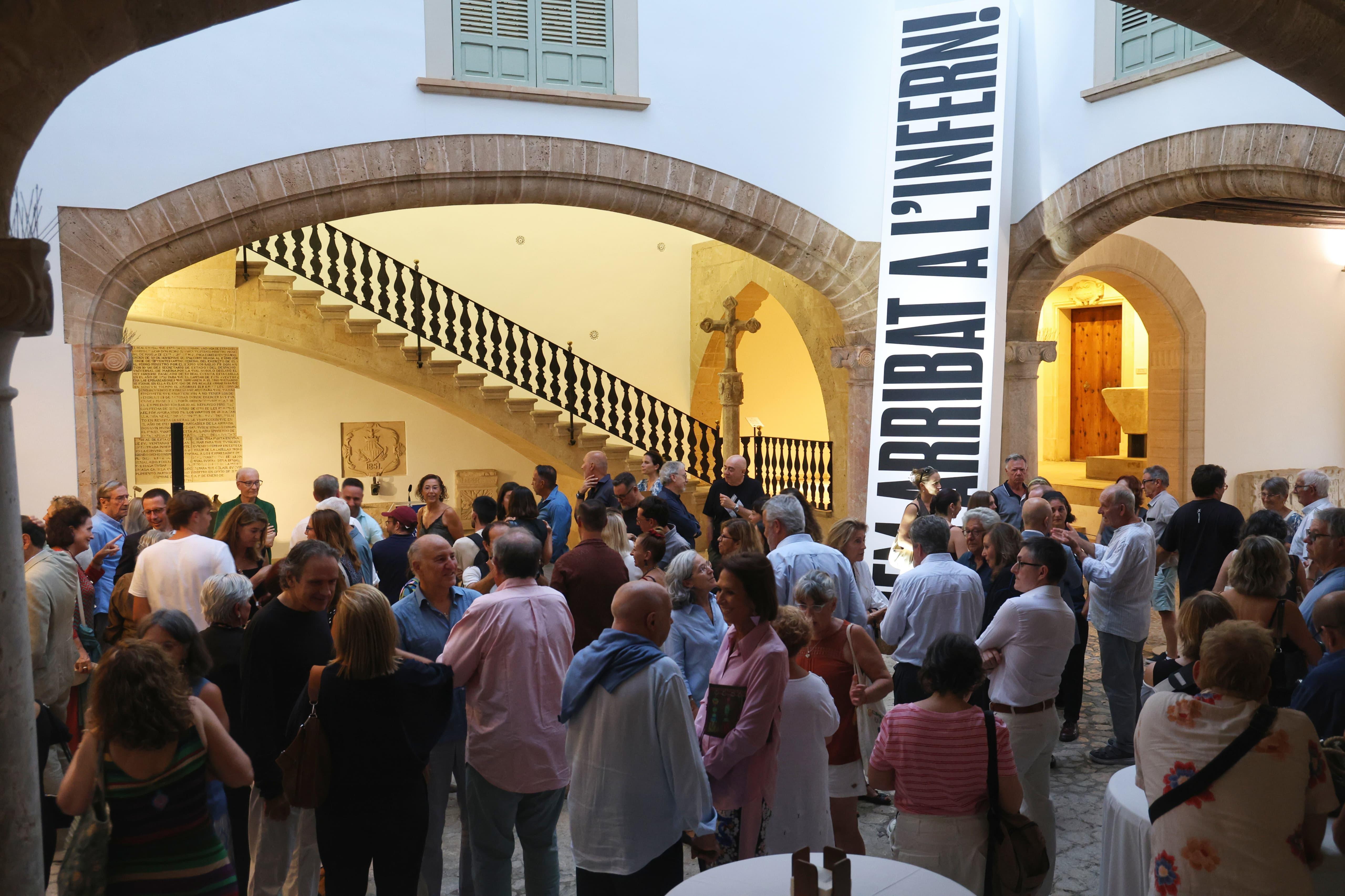 Imatge d'arxiu de la presentació de l'exposició «Hem arribat a l’infern!» de Bernardí Roig