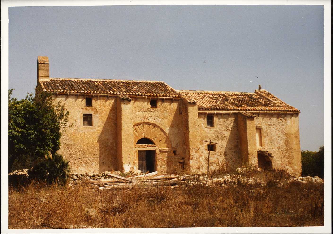 Fotografia històrica de l'església abans de la seva restauració