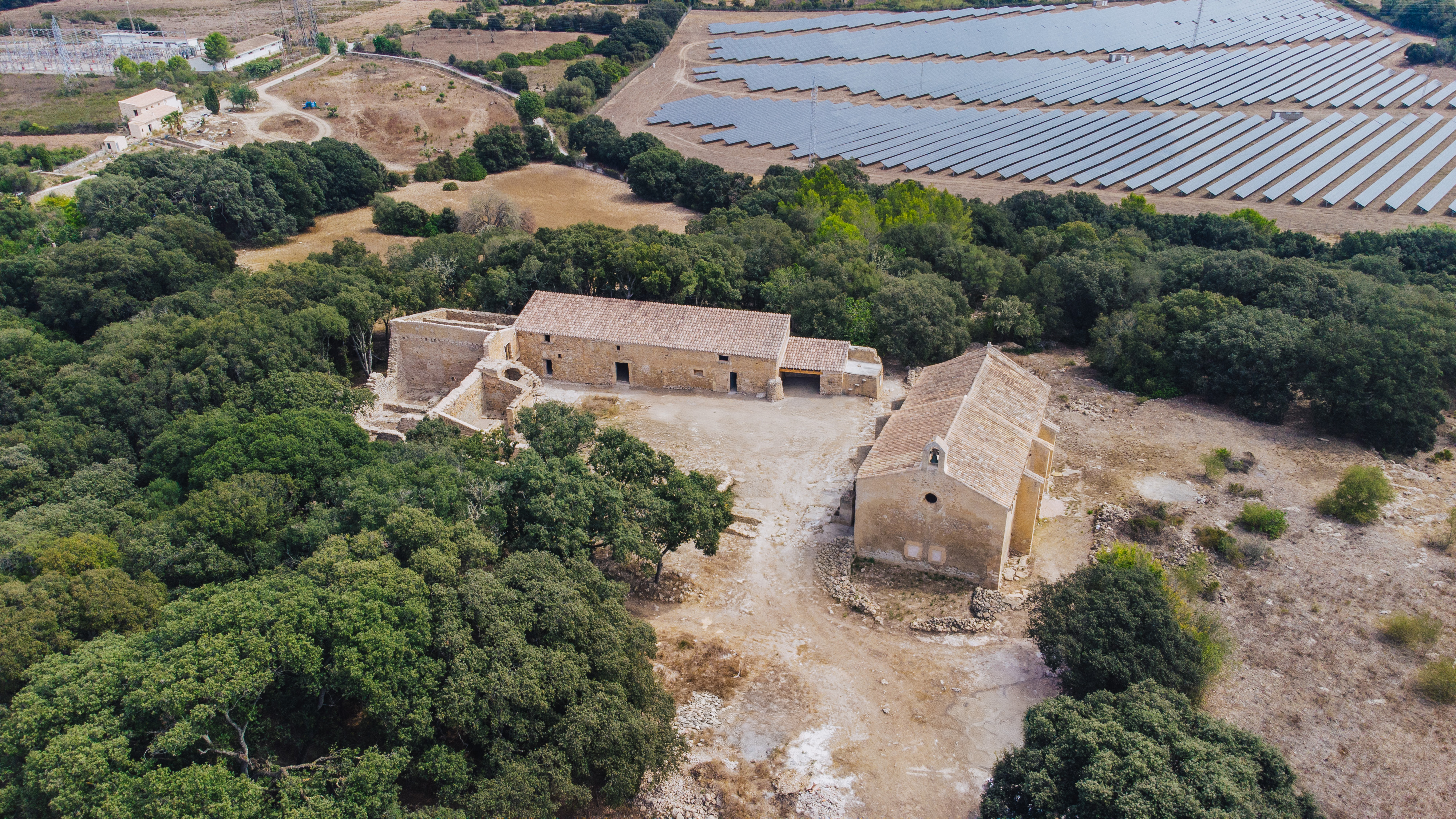 Vista aèria del camí i entorn de Bellpuig