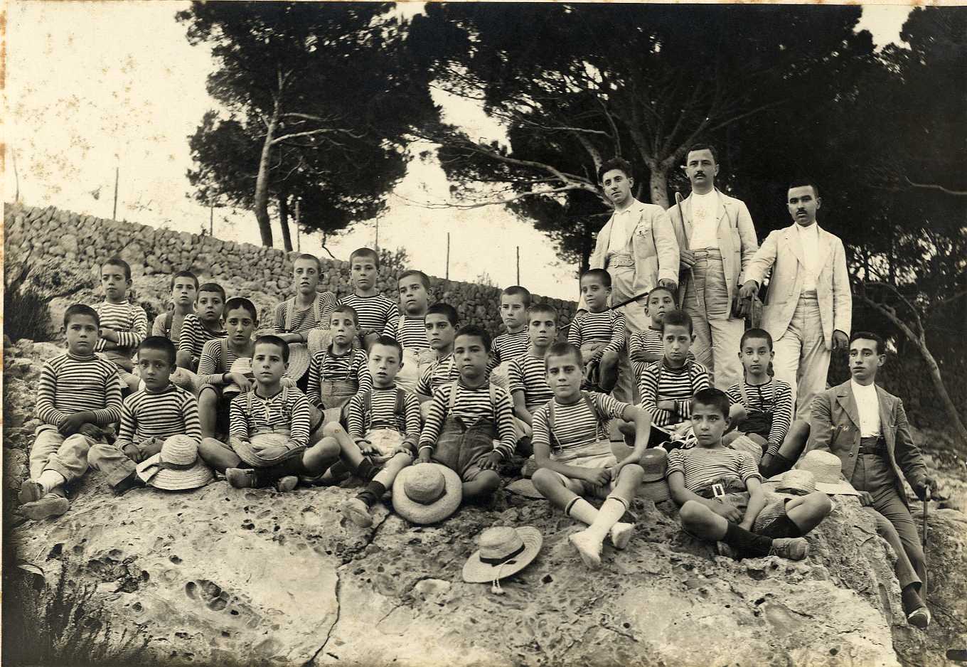 II-711/2 Fotografías de las colonias escolares de niños. Puerto de Sóller (1918-1919)