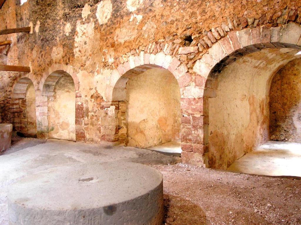 Silos de la almazara de Son Torrella