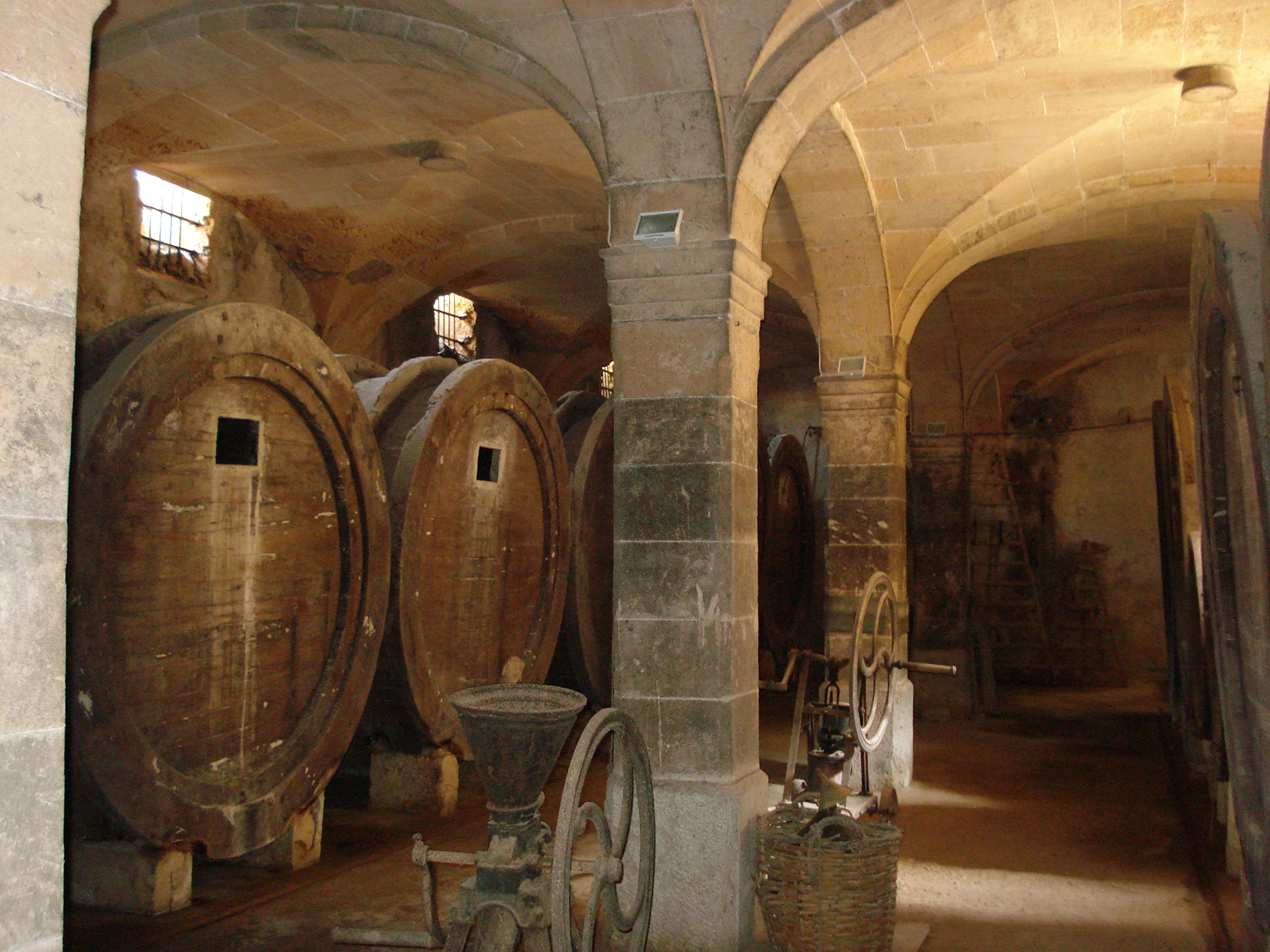 Interior de la bodega de es Pagos (Porreres)