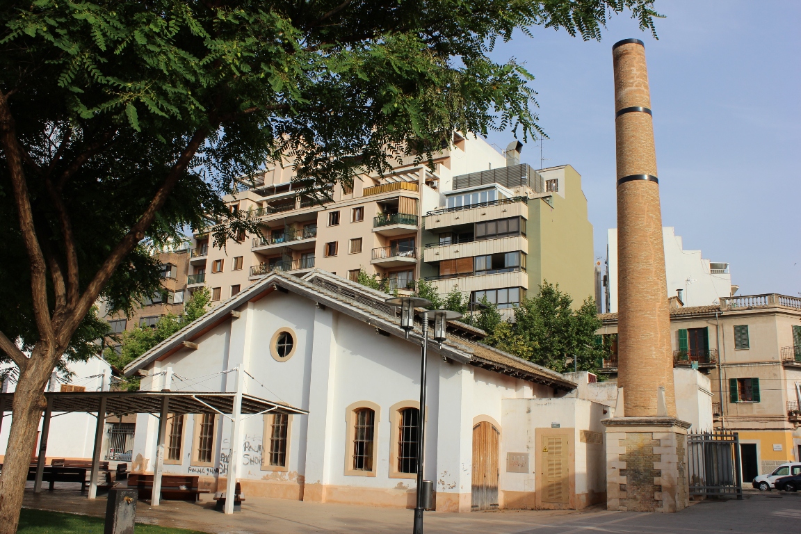 Edificio de la máquina de vapor y la chimenea