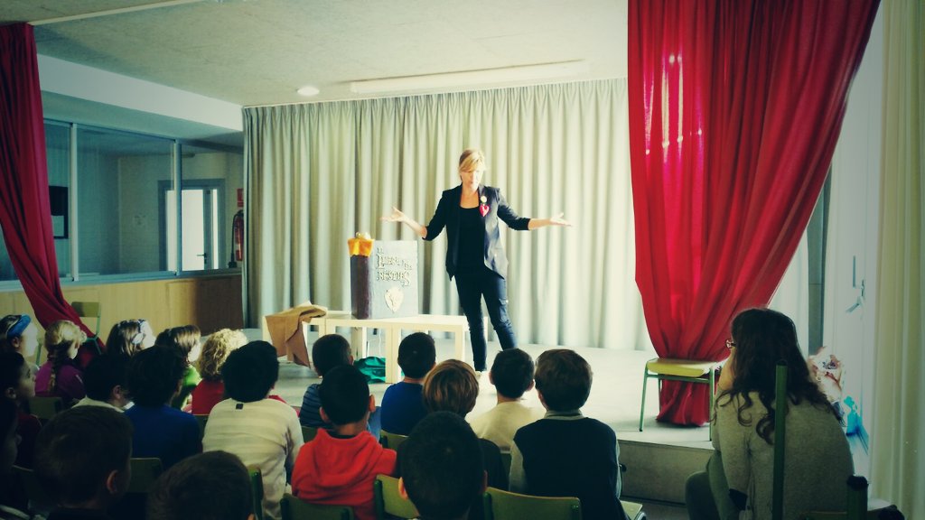 Espectacle El llibre de les bestioles_escena