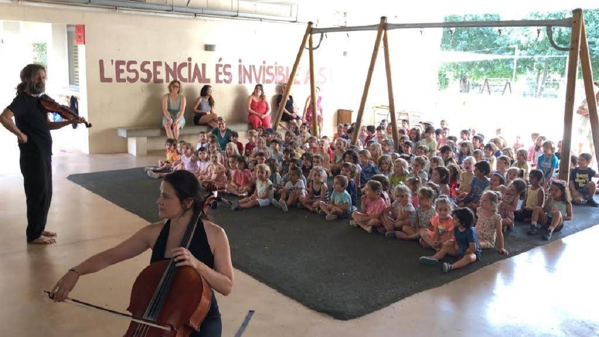 Anem de viatge musical amb sac à dos